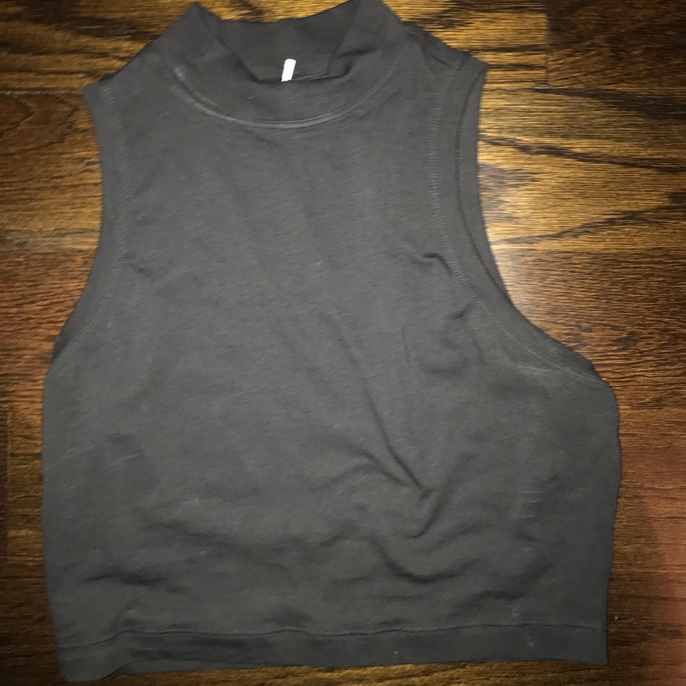 Lululemon crop top- black size small